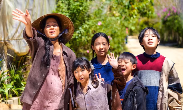 Showbiz 17/5: Phim của Lý Hải cán mốc 400 tỷ đồng