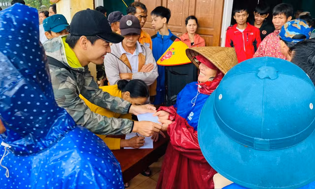 Showbiz 22/10: MC Phan Anh chia sẻ quan điểm cá nhân khi không kêu gọi ủng hộ miền Trung