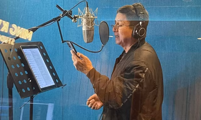 Showbiz 4/1: Xuân Bắc thu âm chuẩn bị ghi hình Táo quân 2023 