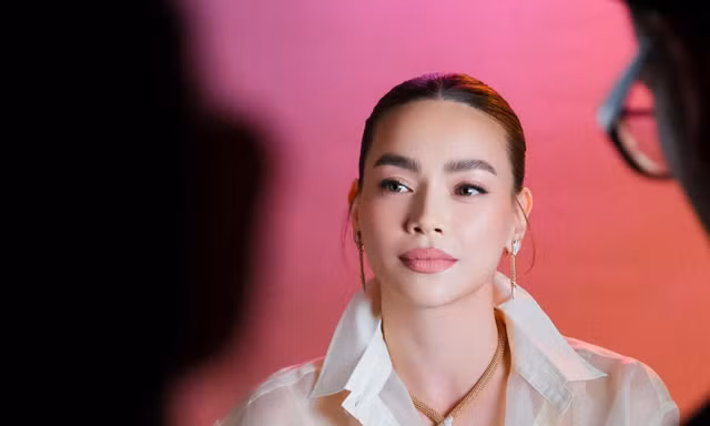 Showbiz 21/7: Hồ Ngọc Hà và nhiều ca sĩ thông báo hoãn show