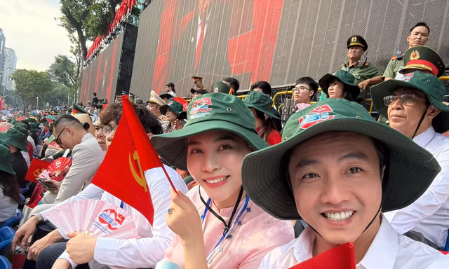 Nghệ sĩ xuống đường mừng đại lễ 30/4