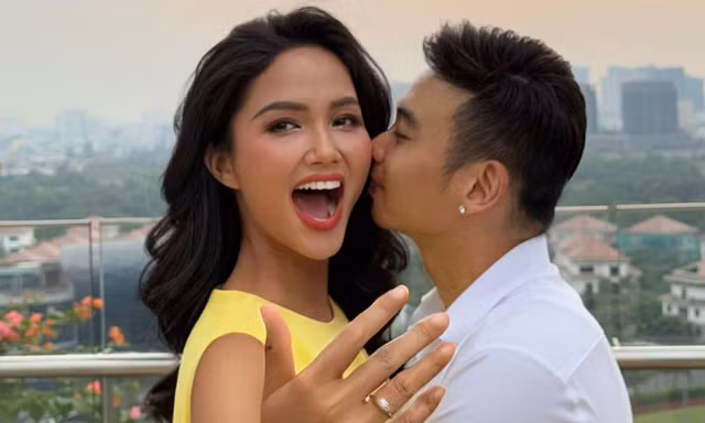 H’Hen Niê được bạn trai cầu hôn