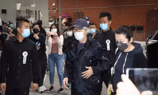 Showbiz 7/3: Vì sao tuyên bố không tới viếng Ngô Mạnh Đạt nhưng Châu Tinh Trì vẫn đến?