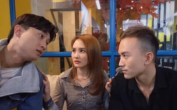 Showbiz 25/8: Dàn diễn viên phim ‘Về nhà đi con’ hội ngộ