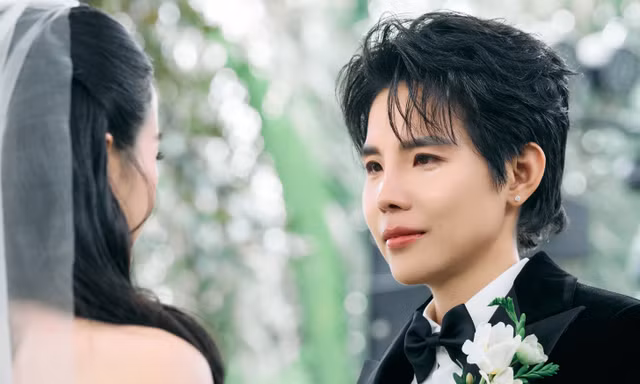 Vũ Cát Tường bật khóc trong lễ thành đôi