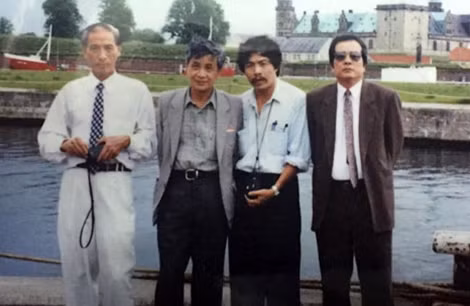 Một bức ảnh hiếm hoi. Từ trái qua phải: Phạm Tiến Duật, Ngô Văn Phú, Bảo Ninh và Hữu Thỉnh