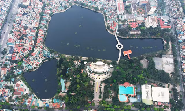 Nhờ phân cấp ủy quyền, Công viên Tuổi trẻ Thủ đô đang được cải tạo lại theo hướng công viên mở. Ảnh: Trần Hoàng