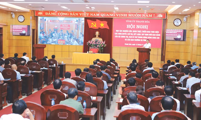 Bí thư Tỉnh ủy Thanh Hóa Đỗ Trọng Hưng phát biểu, chỉ đạo tại hội nghị vào tháng 9/2023