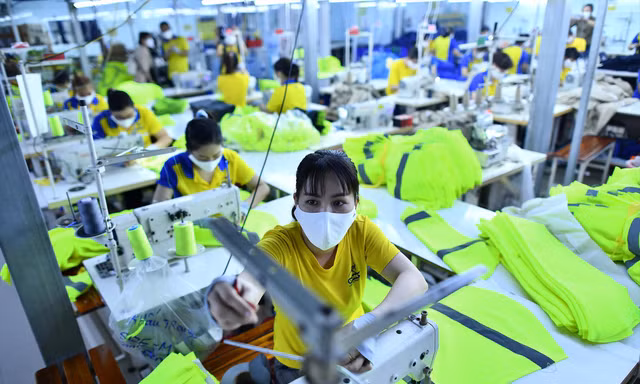Công ty Cát Vạn Lợi khóc ròng vì lo trễ tiến độ giao hàng. Ảnh: U.P