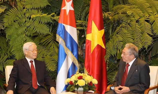 Tổng Bí thư Nguyễn Phú Trọng hội đàm với Bí thư Thứ nhất Trung ương Đảng Cộng sản Cuba, Chủ tịch Hội đồng Nhà nước và Hội đồng Bộ trưởng Cuba Raul Castro Ruz năm 2018. Ảnh: TTXVN