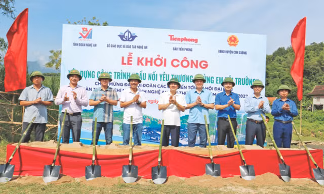Báo Tiền Phong, Sở GD&ĐT và Tỉnh đoàn Nghệ An khởi công cầu dân sinh vượt lũ ở khu vực miền Tây Nghệ An