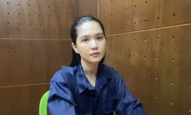 Ngọc Trinh tại cơ quan công an. Ảnh: C.A