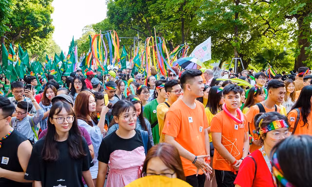 Giới trẻ xuống đường ủng hộ cộng đồng LGBT 