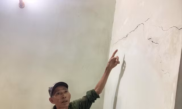 Nhiều hộ dân bị hư hỏng nhà cửa do thi công quốc lộ