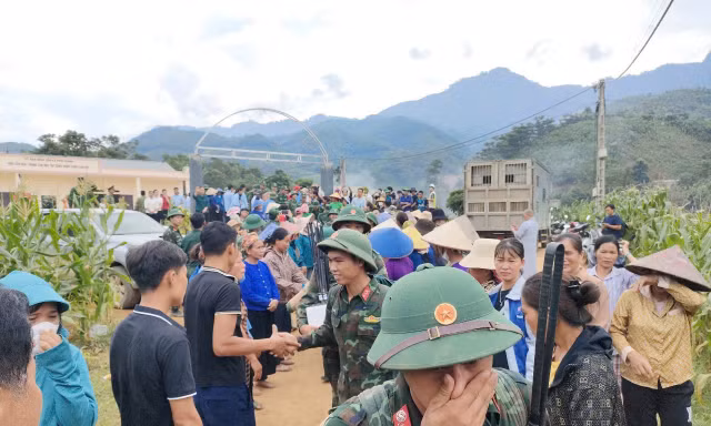 Tình cảm quân dân thắm thiết