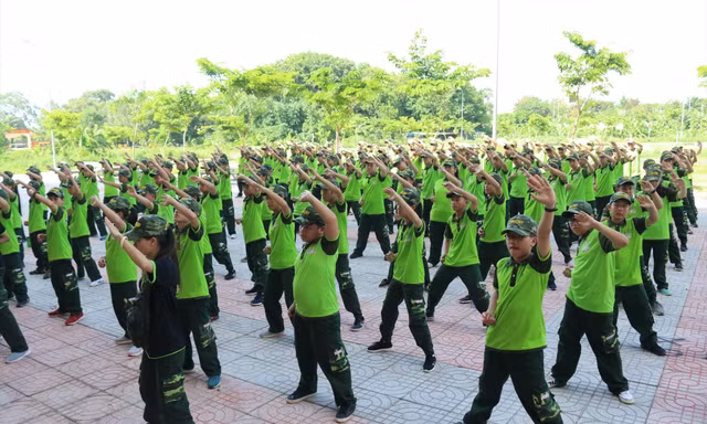 Học sinh tham gia khóa học “Học kỳ quân đội” của Trung tâm Thanh thiếu niên miền Nam