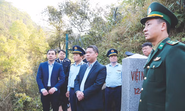 Lãnh đạo tỉnh Lạng Sơn cùng ban ngành chức năng kiểm tra, chỉ đạo xây dựng biên giới vững mạnh