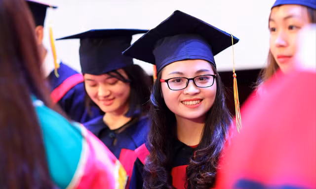 Nghiên cứu và đào tạo sau đại học là một trong những điều kiện cần thiết để phát triển trường ĐH thành ĐH. Ảnh: Diệp An