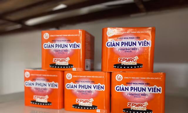 Chưa ‘cháy’ hàng đã loạn giá pháo hoa Tết 