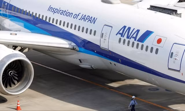 Máy bay Boeing 737 lại bị nứt cửa sổ buồng lái
