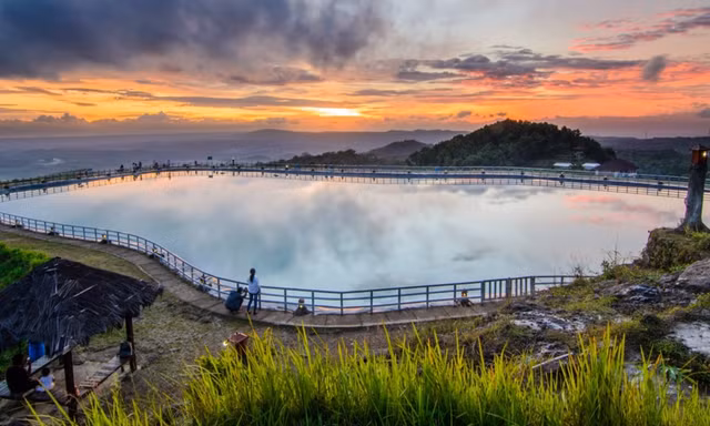 Điều không tưởng trên đỉnh núi lửa nổi tiếng làng cổ Indonesia
