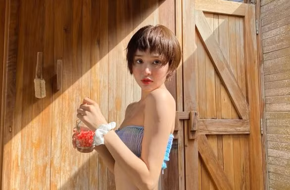Hiền Hồ khoe dáng nuột nà với bikini hút ánh nhìn