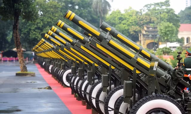 Cận cảnh dàn đại bác trước giờ khai hỏa mừng Quốc khánh