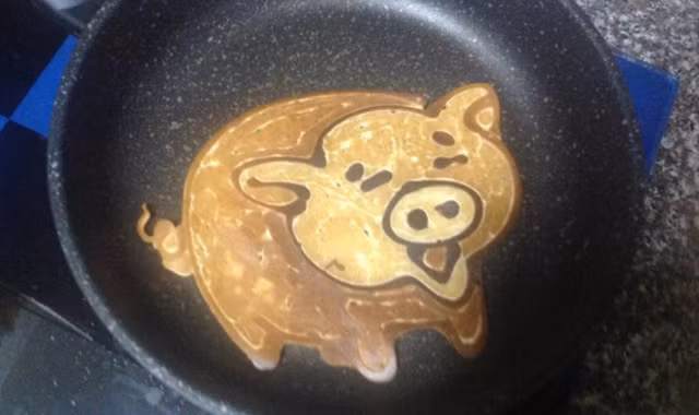 Người Việt đầu tiên vẽ tranh trên chảo nóng 180 độ gây sốt