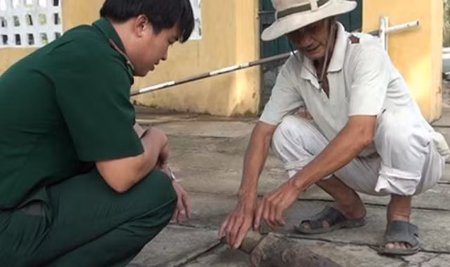 Vật nghi là đầu đạn tên lửa được bảo quản an toàn tại đồn Biên phòng Cửa Đại. Ảnh: Đỗ Phi.