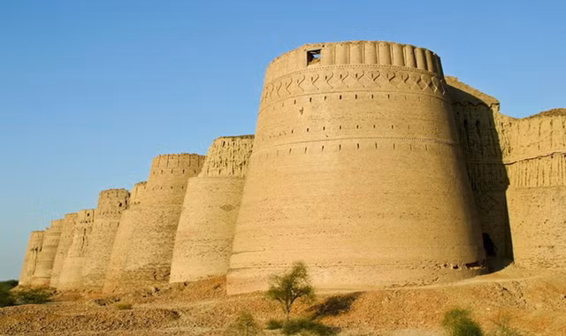 Cận cảnh pháo đài khổng lồ giữa sa mạc Pakistan
