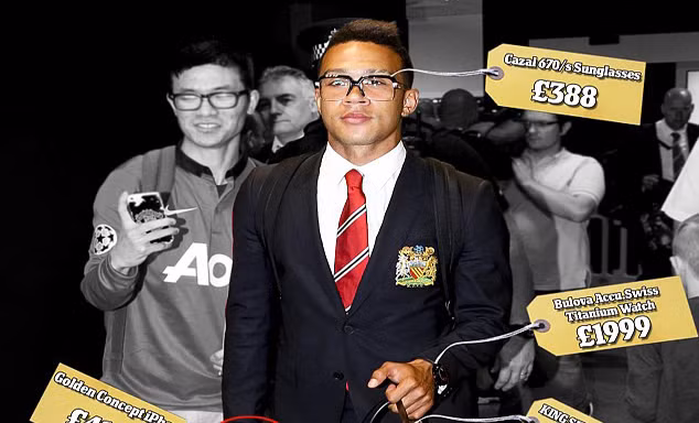 'Ronaldo Hà Lan' khoe iPhone 6 mạ vàng giá 6.500 USD