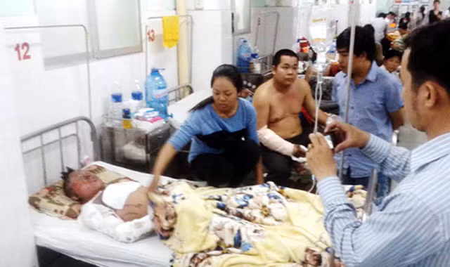 Anh Liêm đang điều trị tại bệnh viện đa khoa Đồng Nai. Ảnh: Hoàng Trường.