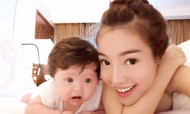 Những bà mẹ đơn thân gợi cảm của showbiz Việt