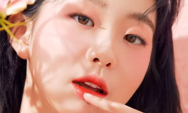 Bạn có nhận ra cô gái xinh đẹp dịu dàng này là “điên nữ” Kim Da Mi của Itaewon Class?
