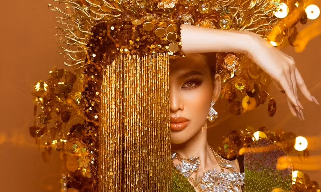 Cận cảnh bộ quốc phục nặng 30kg của Á hậu Ngọc Thảo tại Miss Grand International