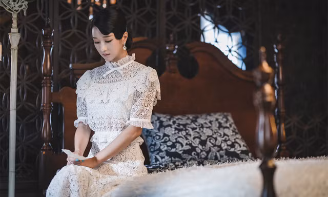 Ngắm những set đồ tiền tỉ được Seo Ye Ji dùng trong hai tập mới “Điên Thì Có Sao“