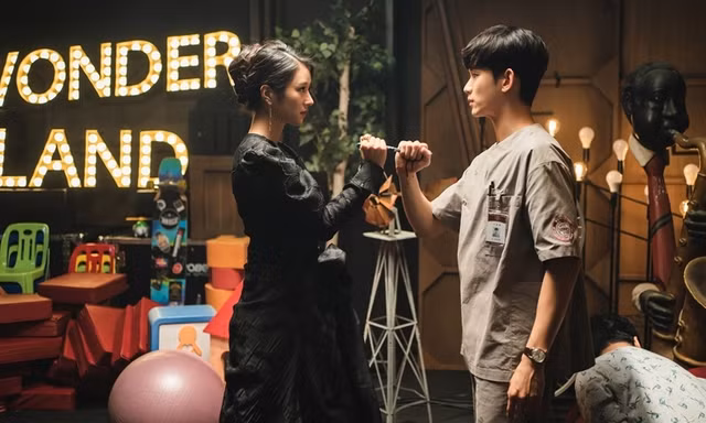Dù đình đám khắp châu Á nhưng "Điên Thì Có Sao" lại không hề được lòng khán giả Hàn