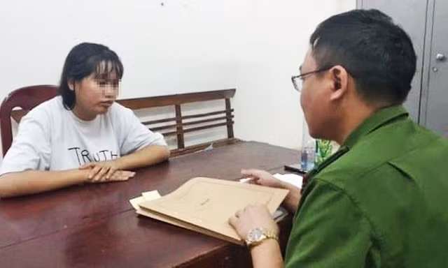 Cô gái C.T.U tới làm việc với công an trước đó