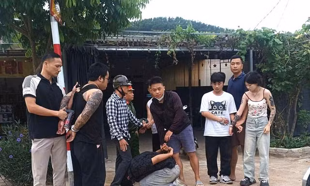 Bắt 4 đối tượng người nước ngoài cướp xe ô tô tại nút giao cao tốc 
