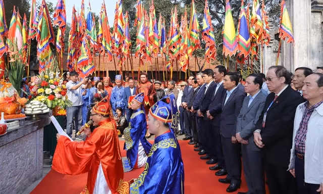 Hàng nghìn người tưởng nhớ nữ Anh hùng dân tộc Triệu Thị Trinh