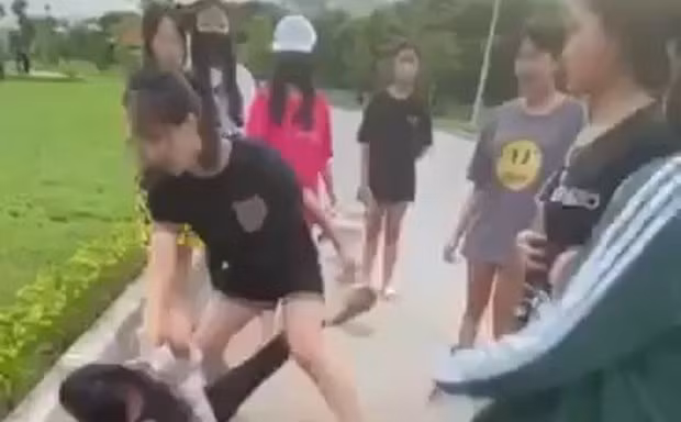 Nguyên nhân khiến nhóm 'đàn chị' đánh, lột đồ nữ sinh lớp 7 ở Thanh Hoá