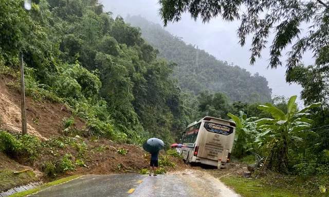 Nước lũ dâng cao, Thanh Hóa sơ tán khẩn cấp người dân 