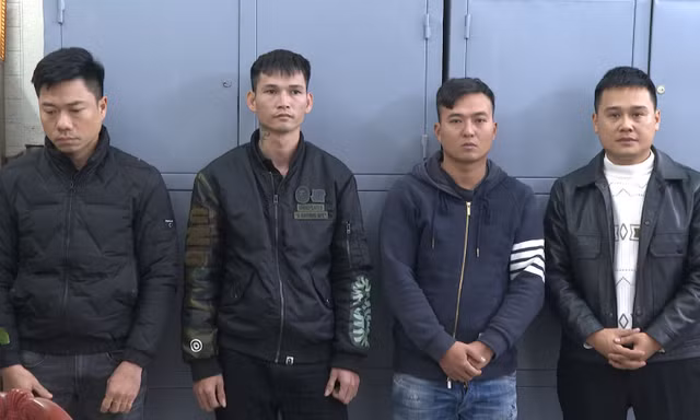 Rút súng uy hiếp, cưỡng đoạt tài sản trên chiếu bạc