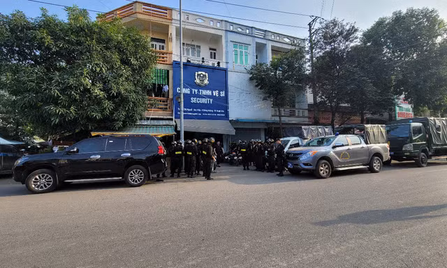Hàng chục cảnh sát bao vây trụ sở một công ty vệ sỹ ở Thanh Hóa