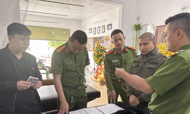 Hơn 300 cảnh sát đồng loạt kiểm tra 108 cơ sở cầm đồ, cho vay tài chính