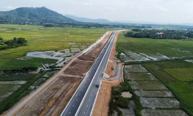 Thủ tướng yêu cầu Thanh Hóa làm rõ thi công cao tốc ảnh hưởng gần 1.000 hộ dân