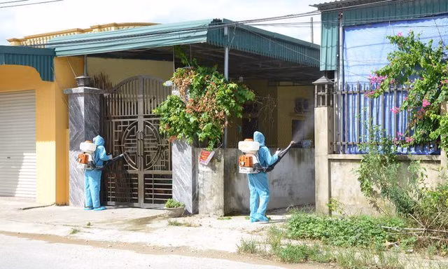 Bé 2 tuổi đi xe riêng từ TP Hồ Chí Minh về Thanh Hoá dương tính SARS-CoV-2