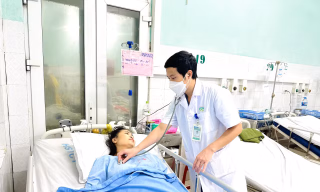 Thanh Hoá: Cứu người phụ nữ ngừng tim do điện giật