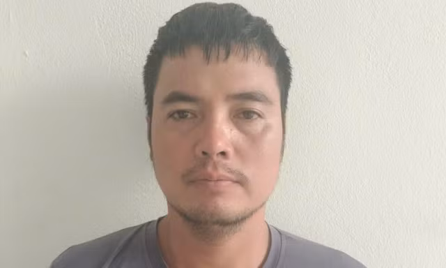 Chặn đường người phụ nữ để xin đi nhờ xe, rồi cướp tài sản