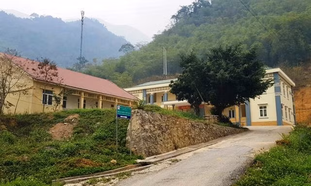 Bắt quả tang ba cán bộ xã đánh bạc
